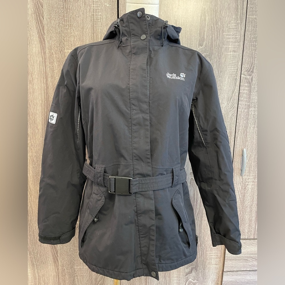 JACK WOLFSKIN Black Winter Snowboard Ski Jacket Belted. Size L